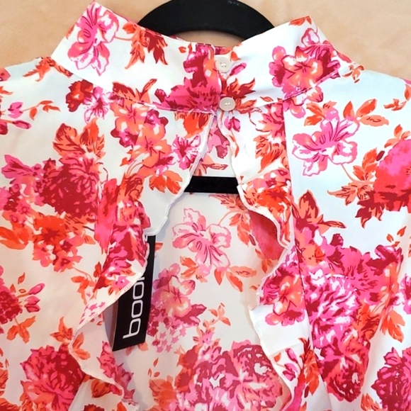 Boohoo Woven Floral Tie Back Top - Picture 7 of 8